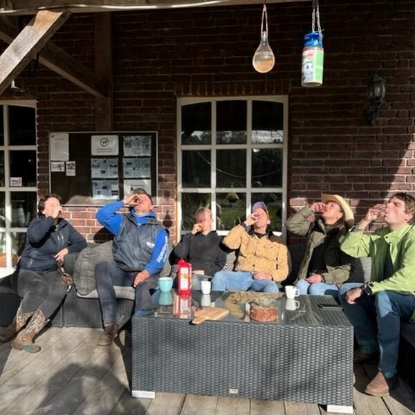 Voorjaars-buitenrit met lunch in het bos